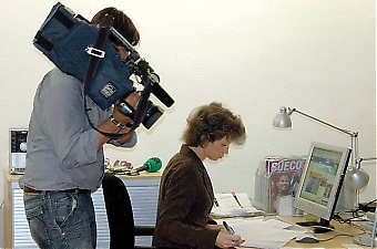 Anna Billqvist fick tillsammans med ett flertal kustsvenskar berätta för Canal Surs TV-tittare om sitt liv som svensk i Spanien och filmades på jobbet, Radio Solymar i Mijas.
