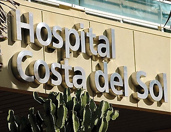 Trots det europeiska sjukförsäkringskortet tvingades en av Sydkustens läsare betala för akut vård på sjukhuset Costa del Sol i Marbella. Sjukhusets pressavdelning kan inte kommentera fallet men försäkrar att de betjänar alla på samma villkor, oavsett ursprung. 