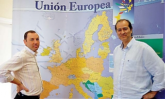 Efter 24 års medlemskap i EU är spanjorerna fortfarande relativt ointresserade av vad som sker i Bryssel. Det säger Pedro Tornay Domínguez och José Luis Alcón López på EU-kontoret Europe Direct i Málaga, som hjälper till med frågor och information.