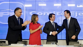 Damen i rött på fotot är Ana Mato och en av mina önskekandidater att ingå i den nya regeringen, av rent egoistiska skäl. Foto: PP