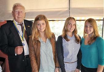 Tre elever från Svenska-, Norska- och Finska skolan har mottagit stipendier av Nordiska Rotarianer.