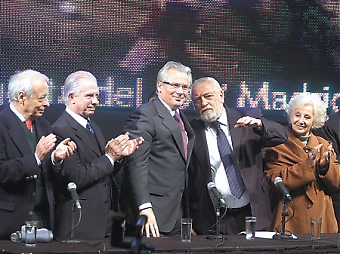 Internationellt ses domaren Baltasar Garzón som en kämpe för de mänskliga rättigheterna och han har bland annat föreslagits till Nobels fredspris.