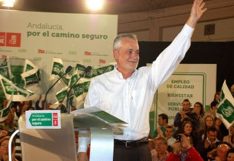 VALETS FÖRLORARE?  Sällan har en kandidat varit så glad efter ett praktras som PSOE:s José Antonio Griñán, som ser ut att sitta kvar vid makten i Andalusien.