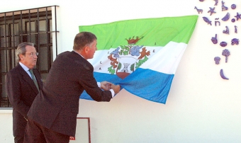 Borgmästaren i Mijas Ángel Nozal (PP) avtäckte hyllningsplaketten till svenskarna, som är den första i sitt slag på Nationsfasaden i Mijas Pueblo.