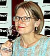 Engelskan Jancis Robinson är en av världens främsta vinkännare. Hon anser att Spanien bör vara stolt över sina inhemska viner och försvara deras särdrag.