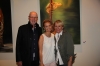 Stefan och Inger Lindwall tillsammans med konstnärinnan.