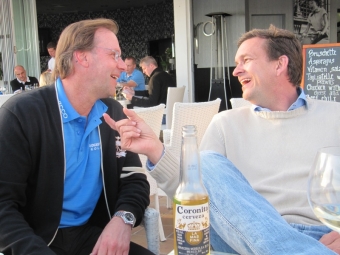 Stefan Tjellander på Holiday Golf och Karl-Johan Göransson på Citadel Consulting släppte loss på Handelskammarens After Work 13 april.